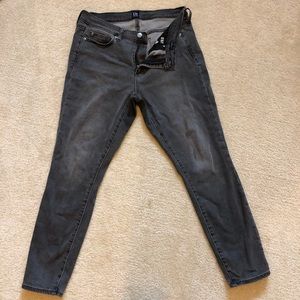 Gently used Gap softwear mid rise skinny jeans